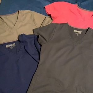 Grey’s anatomy bundle of four scrub tops